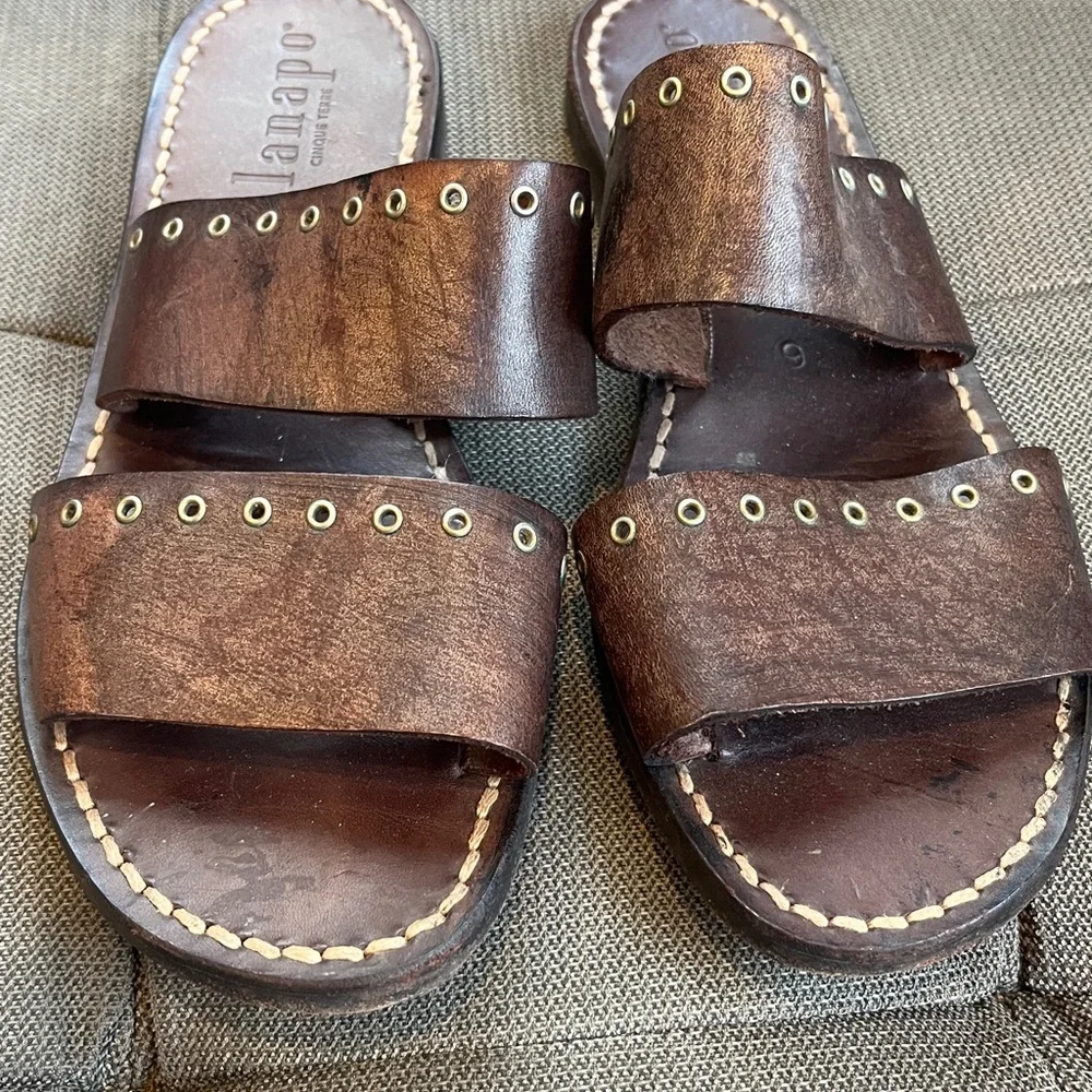 🧋Adorable leather sandals flats from Italy brown size 6